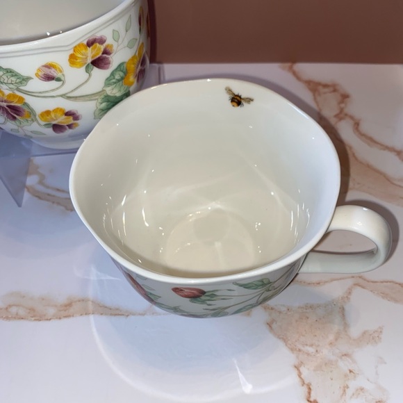 🐝 Lenox Butterfly Meadow Latte Set 🦋 - Picture 6 of 10